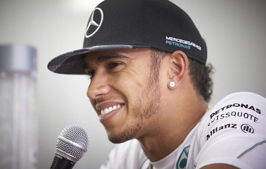 Hamilton semneaza cu Mercedes