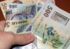 Romanii isi lasa salariile la banci. Cat pierdeti economisind in lei