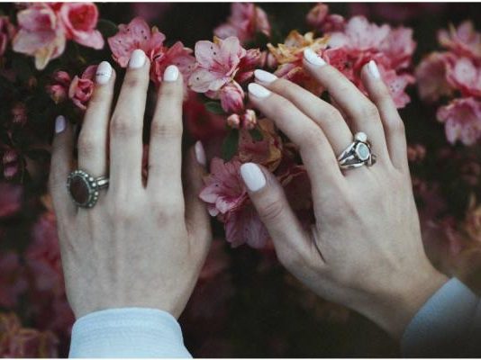 Maini uscate si crapate de la frig: Cum le tratezi?