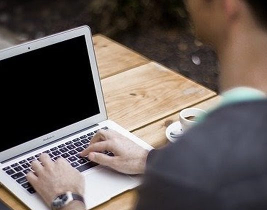 De ce un avocat online este o solutie la problemele tale juridice