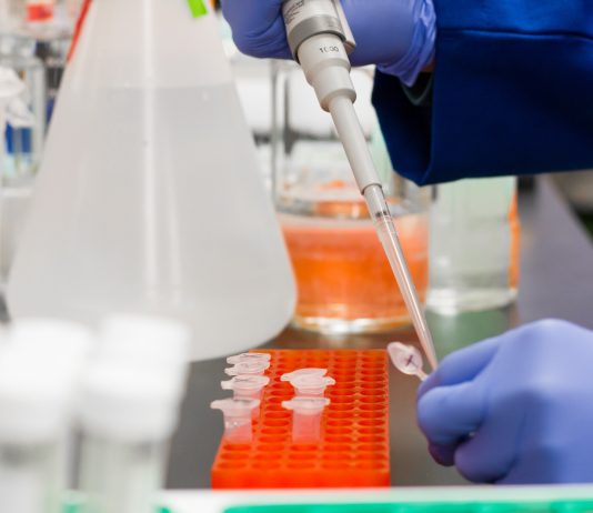 Cazurile de Covid cresc la nivel global, peste 180 de milioane de vaccinuri administrate in India