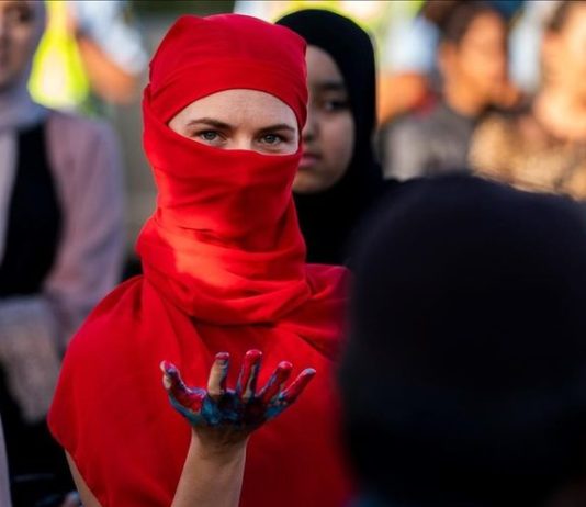 Danemarca este agitata de legea care interzice folosirea burqa in public