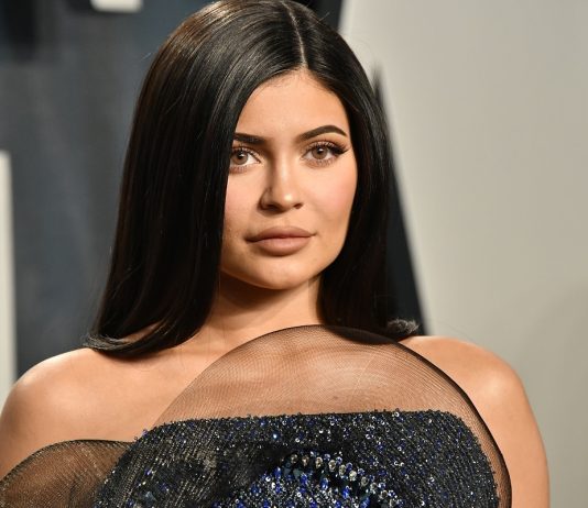 Top 10 cele mai sexy poze cu Kylie Jenner