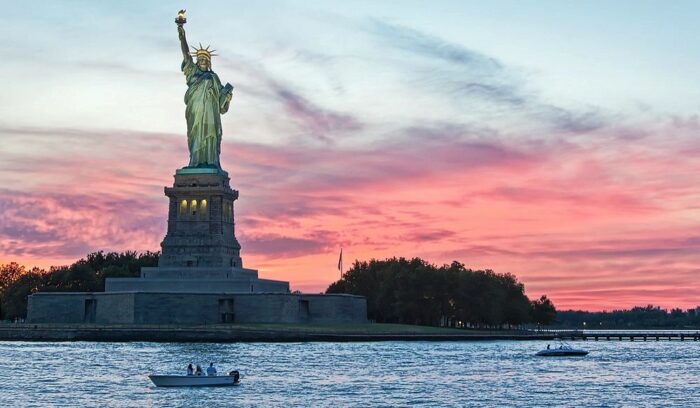 The Statue of Liberty - Top 10 cele mai populare locuri de vizitat din New York
