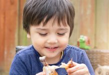 Adevăruri despre carnea de pui: 8 lucruri pe care părinții merită să le știe. Ce spun dovezile dincolo de percepțiile greșite răspândite