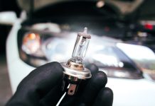 Cum schimbi becul de semnalizare la VW Passat B6, pas cu pas